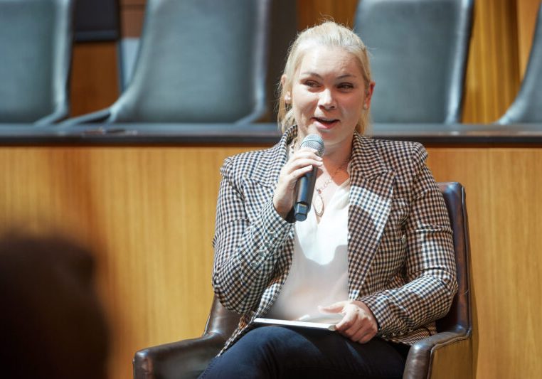 "Es gilt, die Chancen zu nützen, aber auch die Gefahren und Risiken abzuwägen, um diese Technologie sinnhaft begleiten zu können", sagt die ÖVP Digitalisierungssprecherin Eva-Maria Himmelbauer zu KI und ChatGPT. Foto: Parlamentsdirektion/Thomas Topf