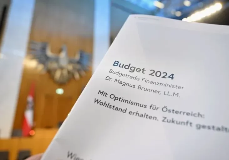 Das Bundget 2024 ist die Grundlage für das aktuelle Budget, Einnahmen und Ausgaben des Staates sind gesichert. In den Koalitionsverhandlungen mit der FPÖ wird laut ÖVP-Klubobmann August Wöginger zuerst der Budgetplan behandelt. Foto: ÖVP