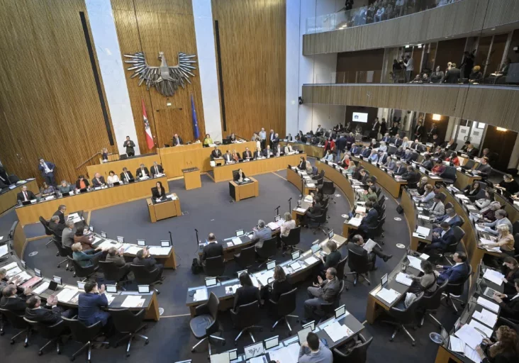Nach dem Prozessauftaktes im Fall der Anklage wegen Falschaussage vor dem Untersuchungsausschuss von Sebastian Kurz, kommt es nun zu einer parlamentarischen Anfrage der ÖVP an die Justizministerin. Foto: Parlamentsdirektion / Zinner