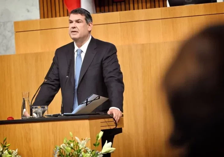 Der Überfall der Hamas auf Israel mit 1.400 Getöteten und über 200 Verschleppten war der "schlimmste Genozid" an Juden seit 1945 sagte Oskar Deutsch, Präsident der Israelischen Kultusgemeinde beim Gedenken des Parlaments an die 1938. Alle Fotos: Johannes Zinner