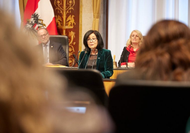 Mragit Göll übernimmt seit 1. Jänner die Bundesratspräsidentschaft und bekleidet damit das dritthöchste Amt in Österreich. Foto: Parlamentsdirektion / Topf