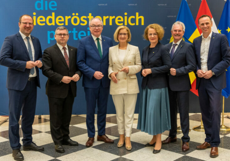 Johanna Mikl-Leitner, Landeshauptfrau und ÖVP-Landesobfrau (M.) stellt mit dem ÖVP-Regierungsteam die personellen Weichen. Foto: VPNÖ