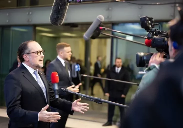 Wie Bundeskanzler Karl Nehammer betonte auch Außenminister Alexander Schallenberg das Recht Israels auf Selbstverteidigung innerhalb des humanitären Völkerrechts. Mit der äußerst dramatischen Lage in Nahost nach dem Angriff der Hamas auf Israel und dessen Gegenschläge befassen sich nach den Außenministerin diese Woche noch die Staats- und Regierungschef der EU. Tags zuvor reist Nehammer nach Israel. Foto: BMEIA