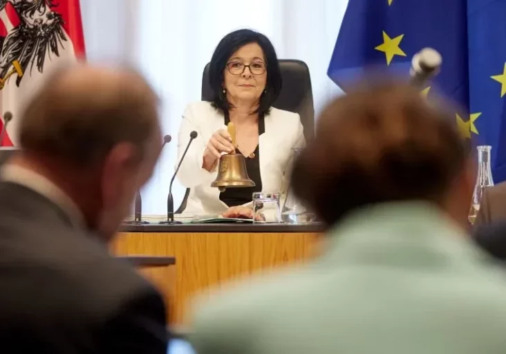 Die Präsidentin des Bundesrates, Margit Göll (ÖVP, NÖ) eröffnet die vorwöchige Sitzung: Kein Einsprüche der Länderkammer, das Baupaket ist auf legislativ auf Schiene. Foto: Thomas Topf
