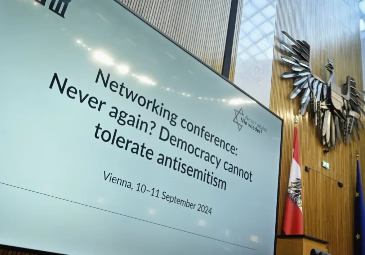 Vertreter aus 18 Ländern diskutierten im Parlament über den Kampf gegen Antisemitismus. Foto: Parlamentsdirektion/Johannes Zinner