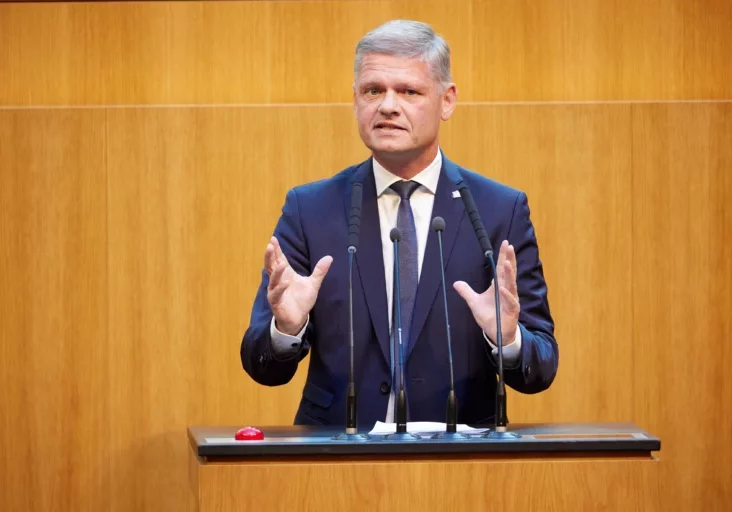 ÖVP-Budgetsprecher Andreas Hanger plädiert für einen innerösterreichischen Stabilitätsparkt. Die FPÖ solle schon wegen ihrer Mitverantwortung in einigen Ländern Vorschläge für die Konsolidierung auf den Tisch legen. Foto: Parlamentsdirektion/Thomas Topf