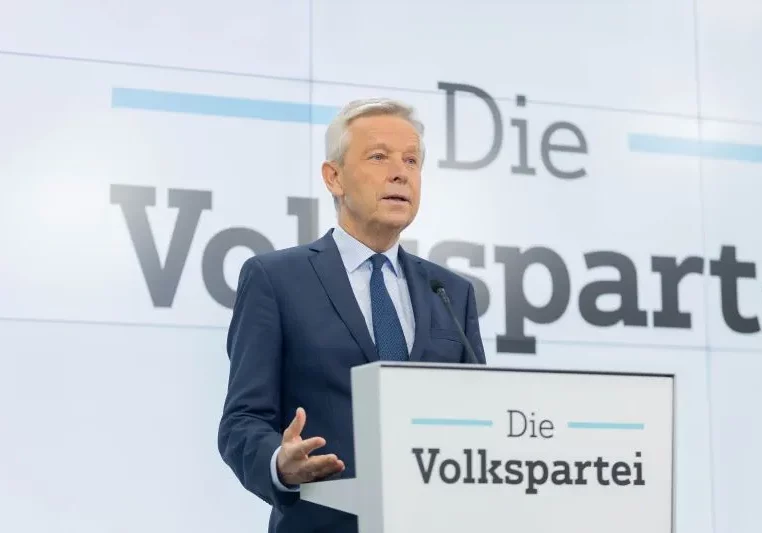 Europa steht vor einer Richtungsentscheidung, erklärt Reinhold Lopatka, Spitzenkandidat der ÖVP für die Wahlen zum Europäischen Parlament am 9. Juni 2024. Foto: ÖVP