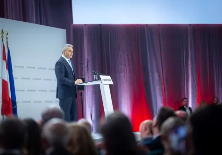 Die Wirtschaft reagiert positiv auf die konkreten Projekte und Ansagen Österreichplan von Bundeskanzler und ÖVP-Bundesparteiobmann Karl Nehammer. Den Österreichplan 2030 präsentierte Nehammer am 26. Jänner 2024 in Wels. Alle Fotos: ÖVP/Gruber
