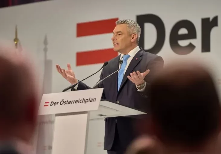 Leitkultur: eine Initiative und ein Projekt des Österreichplan von Bundeskanzler und ÖVP-Obmann Karl Nehammer, präsentiert am 26. Jänner in Wels. Das Konzept zur Leitkultur wird von Integrationsministerin Susanne Raab bis zum Sommer des Jahres erstellt, gab Generalsekretär Abg. Christian Stocker bekannt. Foto: ÖVP