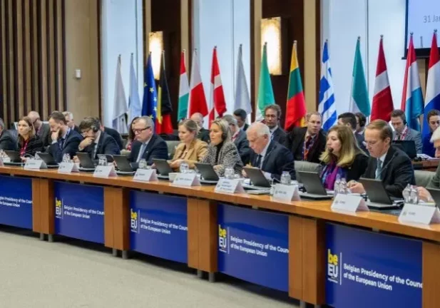 Europas Sicherheit, Unterstützung für die Ukraine und Militär-Mission im Roten Meer war Gegenstand des informellen Treffens der Verteidigungsminister in Brüssel (rechts im Bild: der Vorsitzende des Militär-Ausschusses der EU, der österreichische General Robert Brieger). Österreichs Sicherheit war Gegenstand der Europa-Stunde des Nationalrats mit Europa-Ministerin Karoline Edtstadler und den Europa-Parlamentariern Reinhold Lopatka und Othmar Karas. Foto: EU