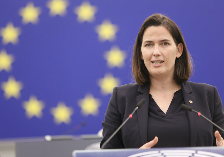 Die Standards der nationalen Eisenbahnen Europas sollen jetzt harmonisiert werden, um den Umstieg der Transporte von der Straße auf die Schiene zuz fördern: Barbara Thaler, Chefverhandlerin für die Verordnung über die Transeuropäische Netze. Foto: EP