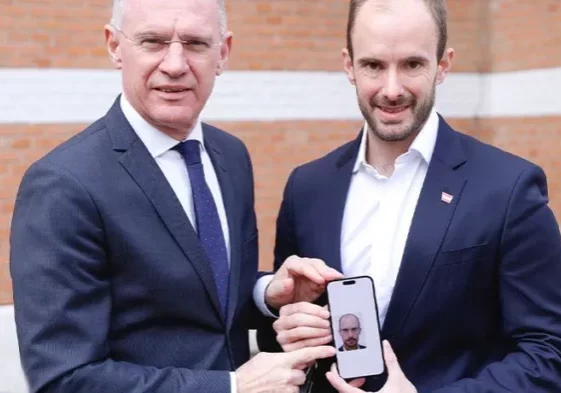 Fotos für den Pass können digital erstellt und digital an die Behörde übermittelt werden: Innenminister Gerhard Karner und der Staatssekretär für Digitalisierung, Florian Tursky, präsentierten das eBild. Foto: BMF