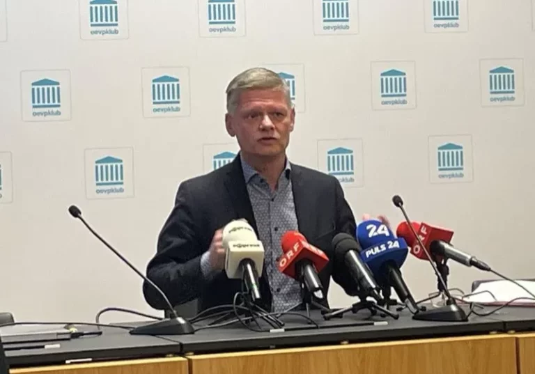 Andreas Hanger, ÖVP-Fraktionsführer im Pilnack-U-Ausschuss, fordert die anderen Fraktionen auf, die Würde des verstorbenen Christian Pilnacek zu wahren.