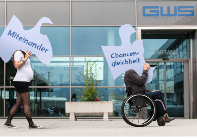 Menschen mit Behinderungen gelangen durch integrative Betriebe in den Arbeitsmarkt. Sie erhalten weitere Förderungen. Personen in sogenannten geschützten Werkstätten erhalten künftig einen Lohn statt des bisherigen Taschengeldes. Die Umstellung erfolgt schrittweise. Bild: Inegrative Betriebe Salzburg GmbH