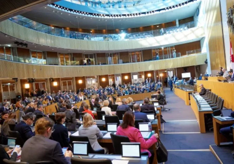 Mit einer Mehrheit von 150 Ja-Stimmen bei 162 abgegebenen Stimmen beschloss der Nationalrat das von der Regierung vorgelegte Wohnpaket. ÖVP-Klubobmann August Wöginger: Es schafft Wohnraum und belebt die Konjunktur. Foto: Thomas Topf