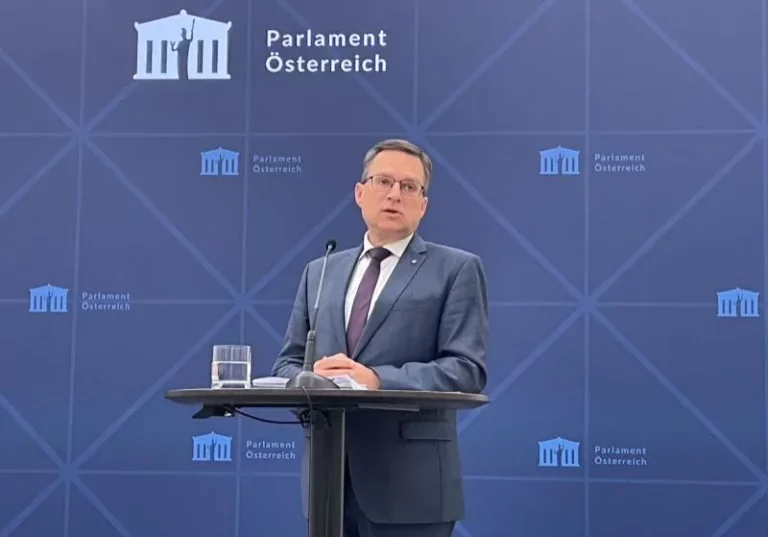 August Wöginger, Sozialsprecher und Klubobmann der ÖVP: Pensionen steigen, Kaufkraft gesichert.