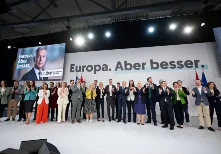 Die Europapartei ÖVP startet zum Endspurt im Wahlkampf für das Europäische Parlament. Rund 1.000 Teilnehmerinnen und Teilnehmer kamen nach Oberwart, um die die Kandidatinnen und Kandidaten zu hören. Alle Fotos: Paul Gruber