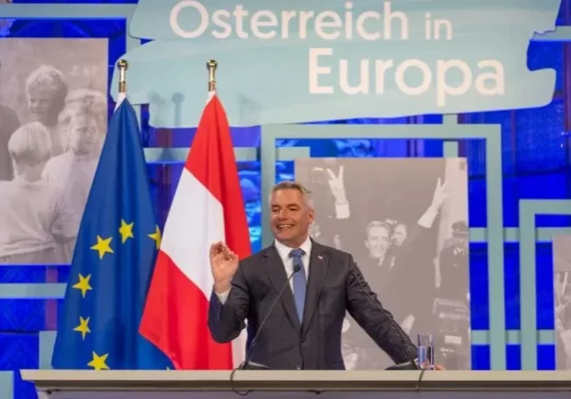 Demokratie und Vielfalt, Sicherheit und Grenzschutz für Österreich und Europa: Bundeskanzler Karl Nehammer beim Gedenken an Außenminister Alois Mock diese Woche in Wien. Foto: ÖVP