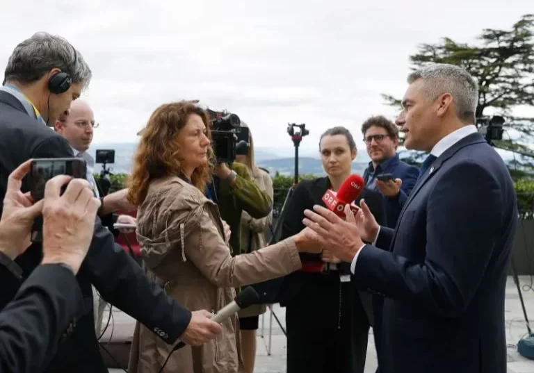 Bundeskanzler Karl Nehammer nimmt am Samstag und am Sonntag an einer internationalen Friedenskonferenz für die Ukraine in der Schweiz teil: Das ist der Beginn des Weges zum Frieden, erhoffen Nehammer für Österreich und weitere 90 Staaten. Foto: Bka / Dragan Tatic