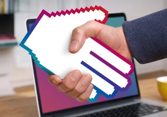 Senioren erhalten neue Unterstützung für den Einstieg in das digitale Zeitalter, denn viele Dienste und Dienstleistungen sind über Smartphone oder Laptop zugänglich. Foto: Digital-Gemeinden