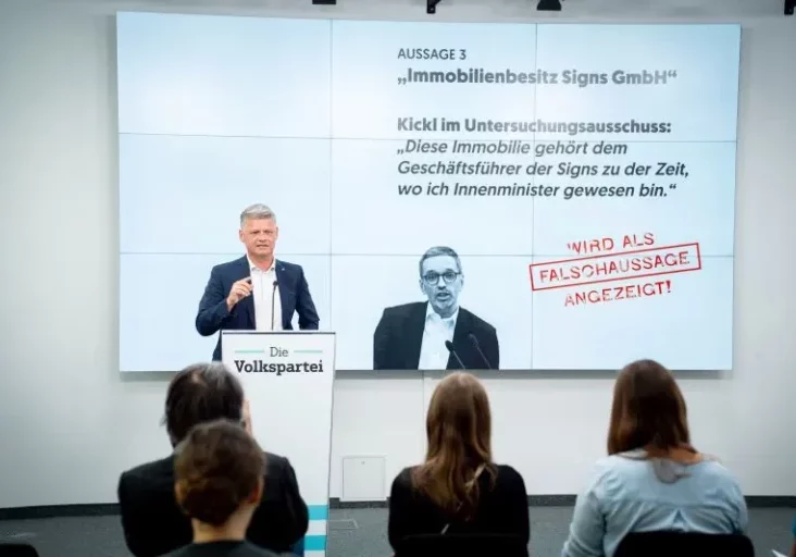 Herbert Kickl (FPÖ) wurde wegen des Verdachts der Falschaussage vor einem U-Ausschuss des Nationalrates angezeigt: Andreas Hanger, ÖVP-Fraktionsführer, sandte eine umfangreiche Sachverhaltsdarstellung an die Staatsanwaltschaft Wien. Fotos: ÖVP