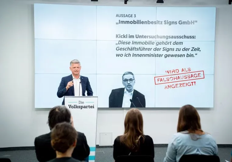 Herbert Kickl (FPÖ) wurde wegen des Verdachts der Falschaussage vor einem U-Ausschuss des Nationalrates angezeigt: Andreas Hanger, ÖVP-Fraktionsführer, sandte eine umfangreiche Sachverhaltsdarstellung an die Staatsanwaltschaft Wien. Fotos: ÖVP