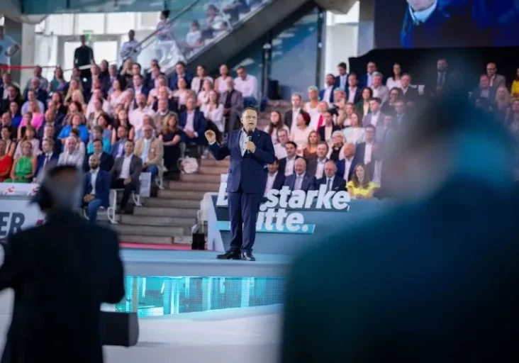 August Wöginger beim Start in die Intensivphase des Wahlkampfes: Mit der ÖVP ein Ja zu Stabilität. Ein klares Nein zu gefährlichen Experimenten am linken und am rechten Rand. Fotos: ÖVP