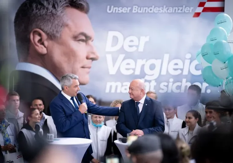 Aufrufe, bei der Nationalratswahl der ÖVP die Stimme zu geben: Bundesparteiobmann und Bundeskanzler Karl Nehammer sowie Generalsekretär Christian Stocker am Freitag. Foto: ÖVP/Paul Gruber