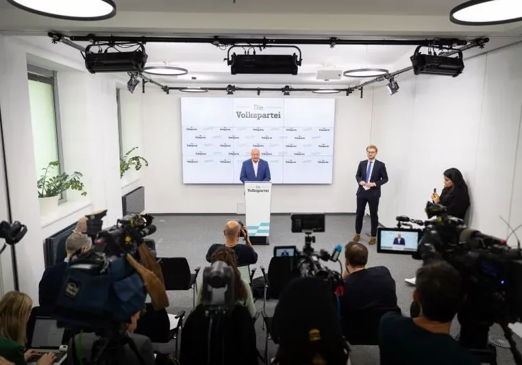 Einen Rüffel der ÖVP-Parlamentarier August Wöginger und Christin Stocker kassiert Herbert Kickl (FPÖ): Unter seiner Führung hat die FPÖ im Nationalrat gegen Gesetze zur sicheren Versorgung mit Gas gestimmt. Kickl sei die Freundschaft zu Russlands Präsident Wladimir Putin wohl wichtiger als Verantwortung für Österreich. Foto: ÖVP