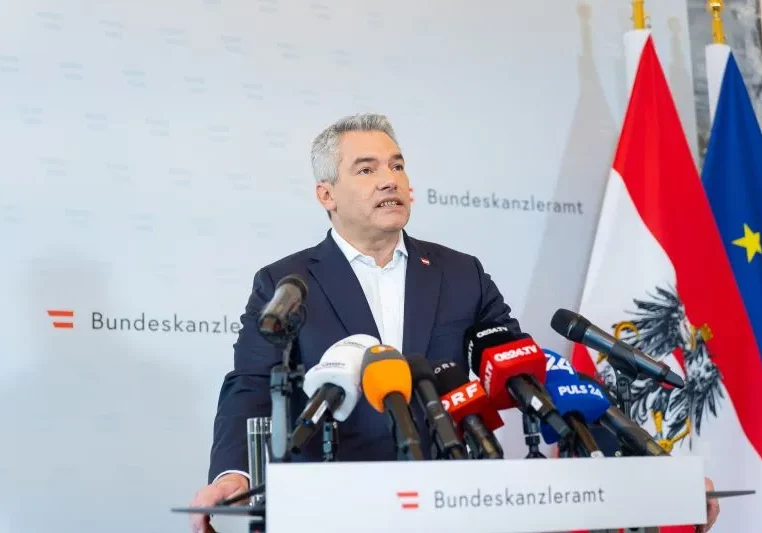 Die Versorgung mit Gas ist gesichert, gegenteilige Behauptungen seien Desinformation, erklärte Kanzler Karl Nehammer vor dem Nationalrat. Foto: THR