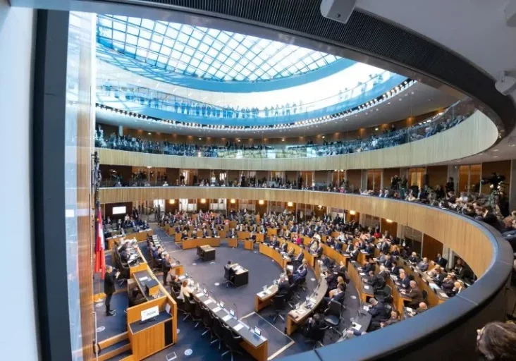 Neuerliche FPÖ-Entgleisung im Nationalrat, Präsident Rosenkranz unterlässt Ordnungsruf. Foto: Parlamentsdirektion/Ulrike Wieser
