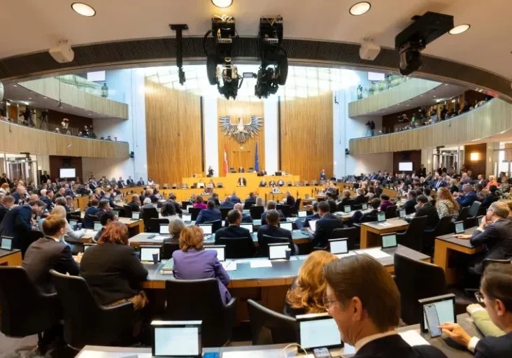 Einzeln angelobt: 183 Frauen und Männer wurden am 24. Oktober 2024 für die 28. Gesetzgebungsperiode des Nationalrats als Abgeordnete angelobt. Foto: Ulrike Wieser