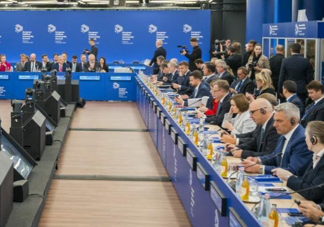 Bundeskanzler Karl Nehammer und nahezu fünfzig Staats- und Regierungschef bei Europa-Gipfeln in Budapest: Die USA-Wahl und die Auflösung der Koalitionsregierung in Berlin prägen die Agenda Foto: EP