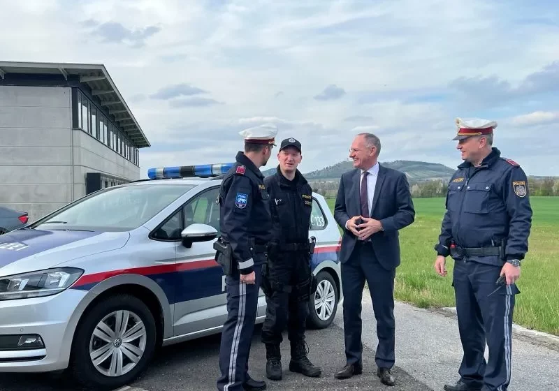 Innenminister Gerhard Karner verlängert die Grenzkontrollen Österreichs zu Ungarn und zu Slowenien bis Mai 2025. Vor dem Nationalrat zog Karn eine positive Bilanz der Maßnahmen gegen illegale Migration. Foto: BMI