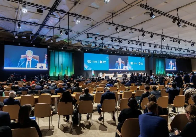 Die heurige Klimakonferenz, COP 29, tagt in Baku, Aserbeidschan und soll neue Finanzierungen festlegen, um ärmere Länder beim Klimaschutz zu unterstützen. Foto: UN Climate Change