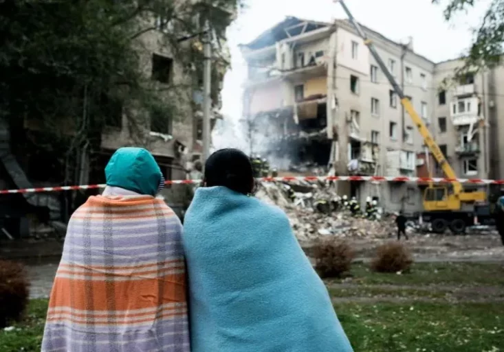 Der Staatsschutz deckte in Österreich eine Kampagne zur Desinformation zugungsten Russlands und gegen die Ukraine auf. Die russische Armee bombardiert seit mehr als 1000 Tagen die Ukraine, auch Wohnhäuser von Zivilisten. Österreich unterstützt weiterhin das angegriffene Land mit humanitärer Hilfe. Foto: collection of war,ukraina.ua / Tita Elena