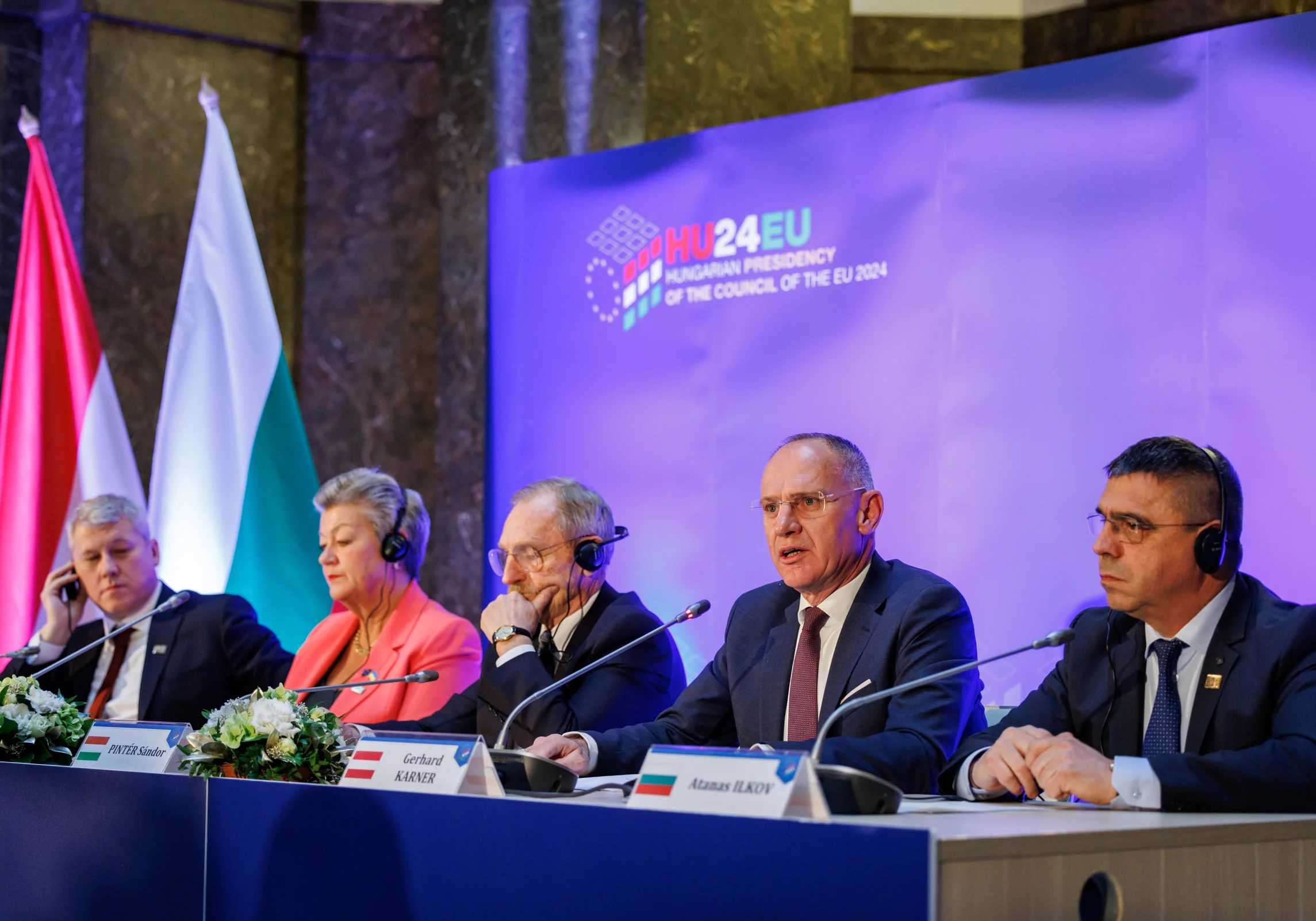 Gerhard Karner mit EU-Kommissarin Ylva Johansson und Ressortkollegen in der Pressekonferenz nach dem Arbeitsgespräch in Budapest: Neues Grenzschutzpaket ein notwendiger Schritt für Schengen-Beitritt von Rumänien und Bulgarien. Fotos: Hungarian Presidency