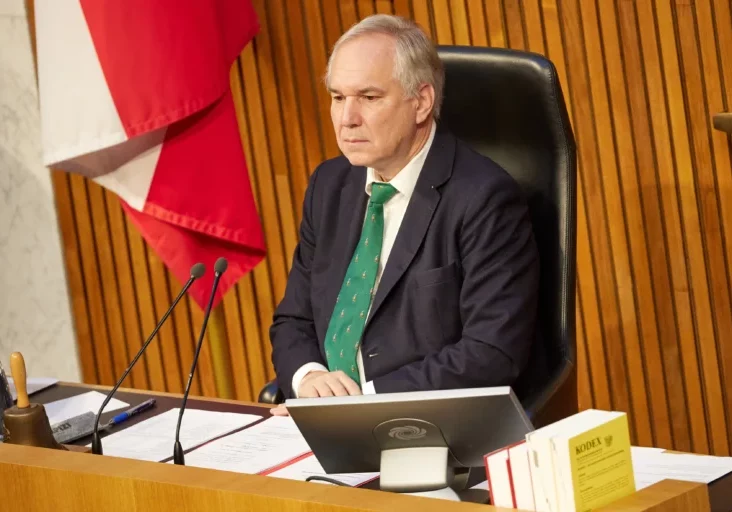 Walter Rosenkranz, FPÖ, Präsident des Nationalrats: Die Volkspartei verliert das Vertrauen in Rosenkranz, wie Abgeordneter Christian Stocker im Dezember-Plenum des Nationalrats erklärte.