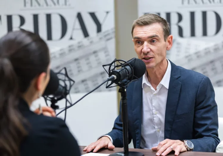 In Finance Friday, dem Podcast des Finanzministeriums, erläutert Ressortchef Gunter Mayr wie es um die Staatskassa bestellt ist. Foto: BMF