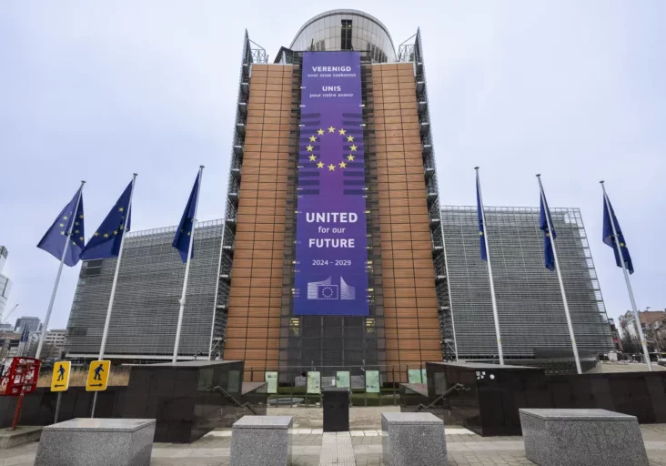 BürgeBürger sollen mitreden, sagt die Europäische Kommission, aber eine europäische Bürgerinitiative darf nicht gegen die Grundwerte verstoßen. Genau das hatten Rechtsextreme vor. Foto: (Berlaymont) EU, Lukasz Kobusr sollen mitreden, sagt die Europäische Kommission. Foto: (Berlaymont) EU, Lukasz Kobus