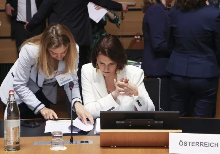 Europaministerin Karoline Edtstadler (im Bild bei einer Ratstagung im Juni 2023) zieht eine positive Bilanz der EU-Mitgliedschaft Österreichs in der Europäischen Union: Erfolge im Export, internationale Kooperationen sowie mehr Wohlstand und Sicherheit sind die positiven Effekte, erklärt Edtstadler anlässlich des 30. Jahrestages des Beitritts Österreichs zur EU. Foto: EU