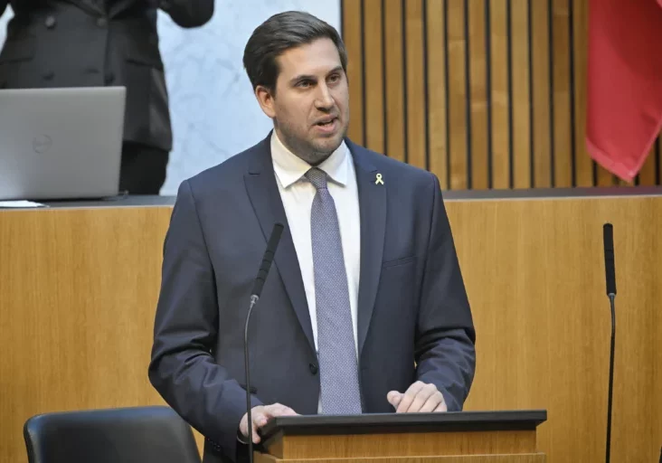 Er verhandelte federführend den Gehaltsabschluss für den öffentlichen Dienst. Staatssekretär Alexander Pröll. Im Parlament bezeichnete er das Ergebnis als "historischen Meilenstein". Foto: Parlamentsdirektion/Johannes Zinner