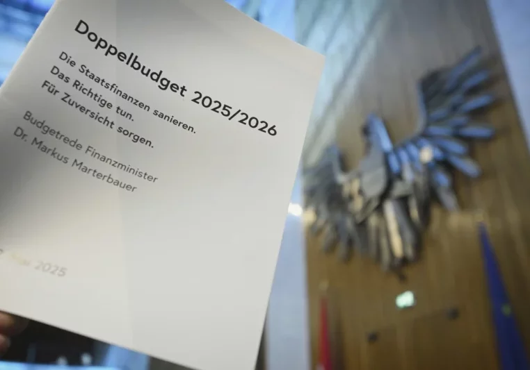 Sparen und sinnvoll investieren. So lautet die Devise für das Doppelbudget 2025/26, das am Dienstag präsentiert wurde.Foto: Parlamentsdirektion/Johannes Zinner