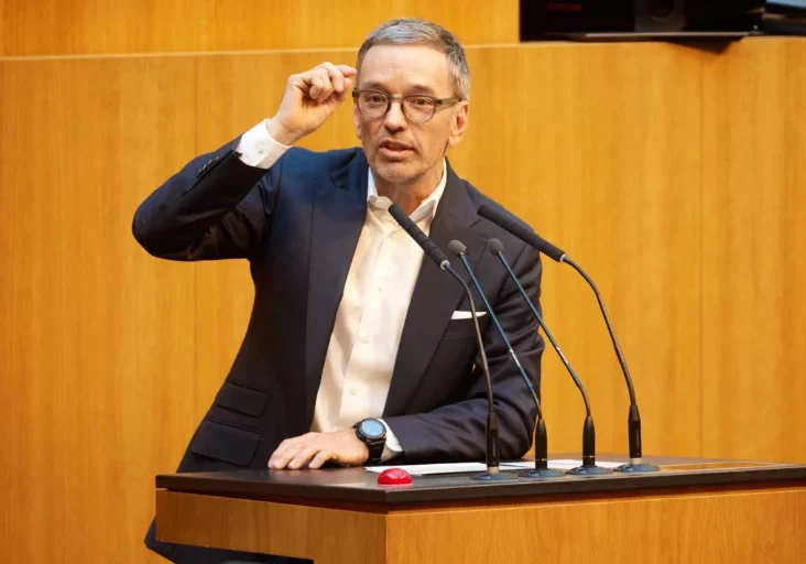 Zurück an den Start heißt es für Herbert Kickl und das von der FPÖ geforderte Verlangen nach Einsetzung eines Untersuchungsausschusses. Foto: Parlamentsdirektion/Thomas Topf