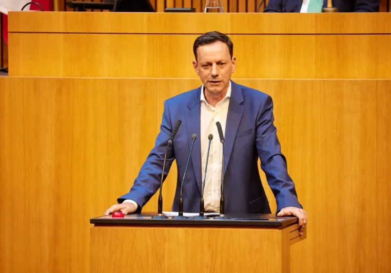 ÖVP-Klubobmann Ernst Gödl am Rednerpult des Nationalrats. Foto: Parlamentsdirektion/Thomas Topf