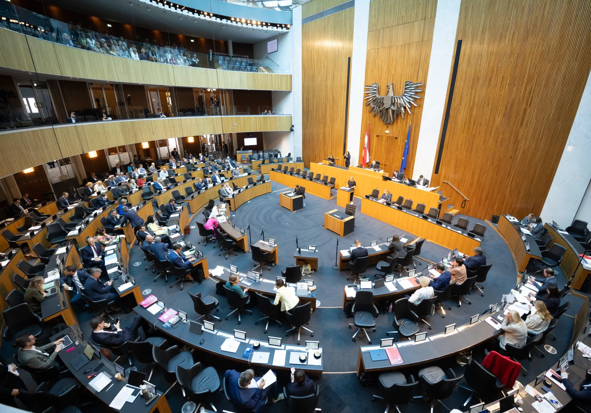 Eheverbote und Bilderverbote zum Schutz von Frauen beschloss der Nationalrat in Juli-Plenum. Foto: Ulrike Wieser