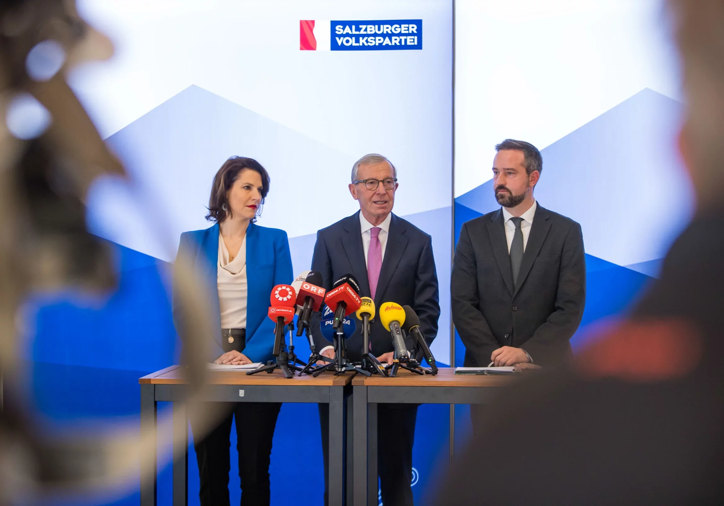 In Salzburg übernimmt Verfassungsministerin Karoline Edtstadler am 2. Februar die Geschäfte der ÖVP und am 2. Juli die Funktion der Landeshauptfrau von LH Wilfried Haslauer. Stefan Schnöll (r.) bleibt Landesrat, dann zuständig für Kultur. Foto: Neumayr/Leopold