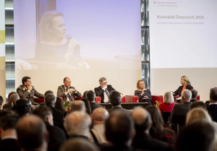 Präsentation und Diskussion der Risiken für Österreich: Risikobild 2025 des Bundesheeres. Fotos: BMLV