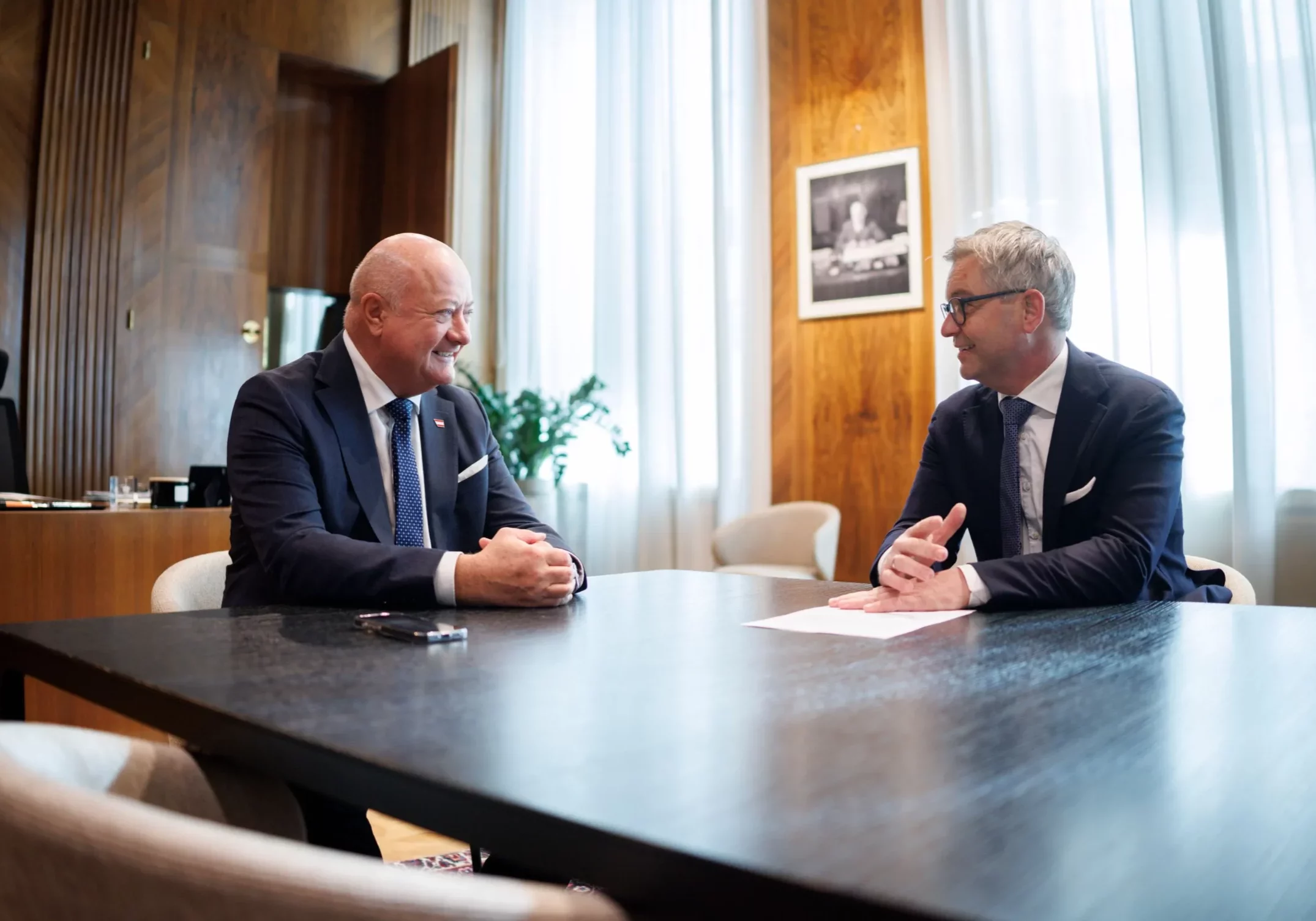 Magnus Brunner auf Wien-Tour: Gespräche mit Bundeskanzler Christian Stocker und Visite bei Bundesministerin Claudia Plakolm: Einigkeit im Kampf gegen illegale Migration und für konsequente Rückführungen. Fotos: Andy Wenzel