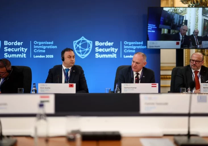 Die illegale Migration geht gegen null, zeigt die von Innenminister Gerhard Karner präsentierte Bilanz für 2025 (im Bild Karner in London bei Konferenz gegen Schlepperkriminalität).